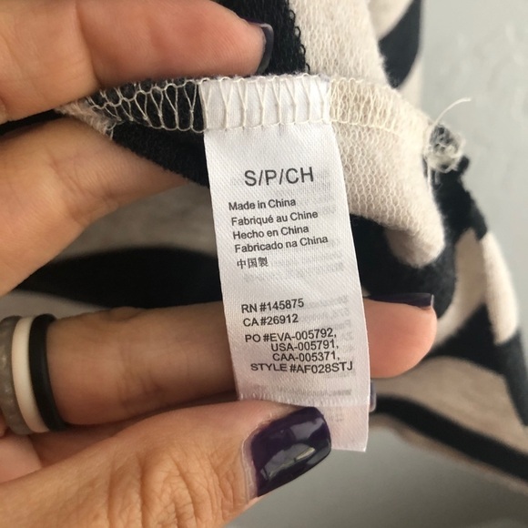 Amuse‎ Society Black V-Neck Striped Long Sleeve Top - Picture 8 of 10